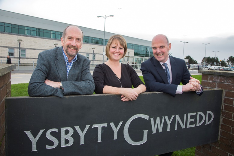 Ysbyty Gwynedd Pictured are  The research team  consultant dermatologists Dr Andy Macfarlane , Caroline Mulvaney Jones, BCUHB research officer and  Professor Alex Anstey .
