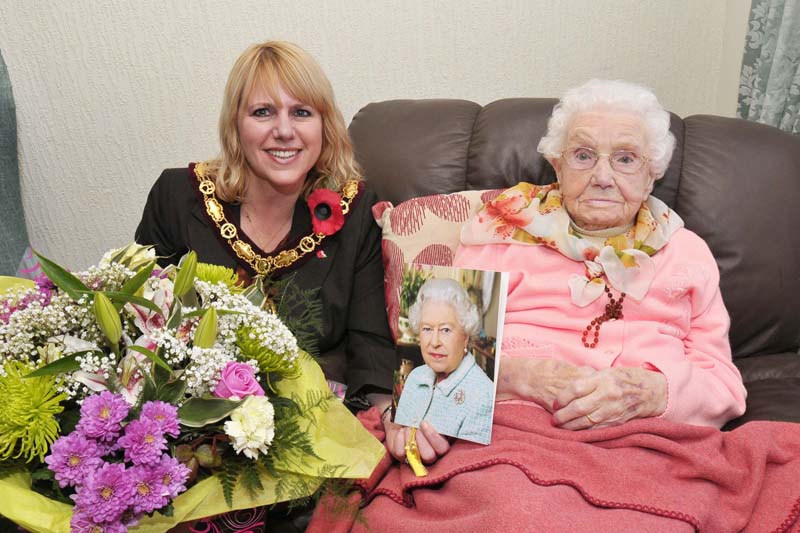 Mrs Florence Connor with Councillor Carolyn Thomas, Chair of Flintshire County Council