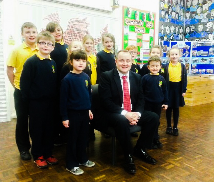 Clwyd West AM Darren Millar with members of Ysgol Llanddulas school council