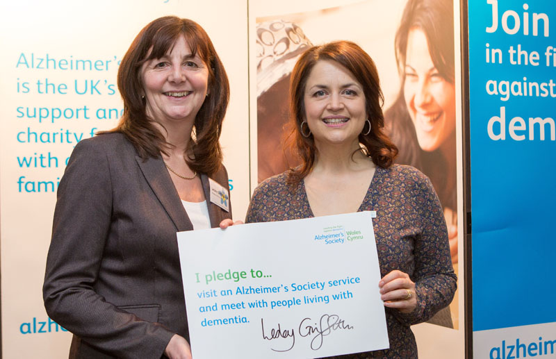 Lesley Griffiths AM pledges her support for the Dementia Friends initiative alongside Ruth Jones MBE