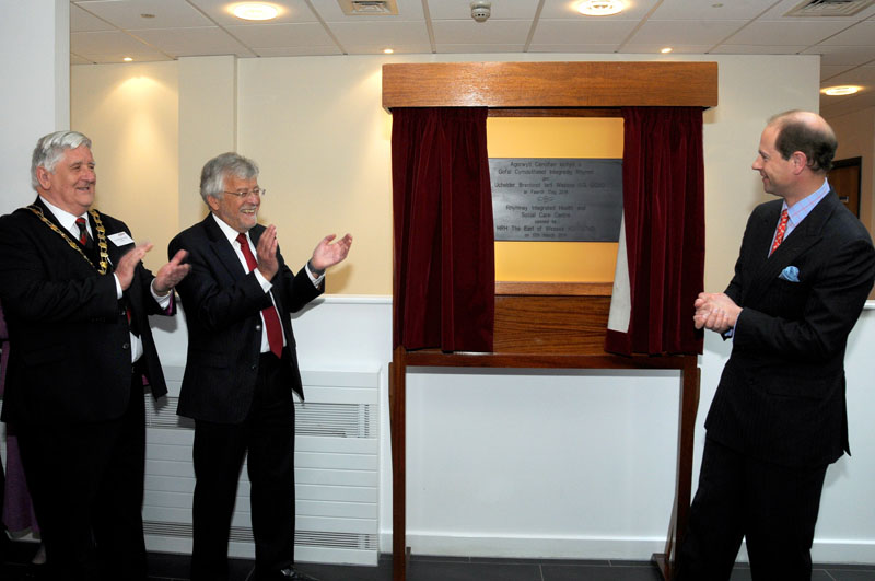 Mayor of Caerphilly County Borough Council Cllr Michael Gray and David Jenkins, OBE, Chair, Aneurin Bevan UHB applaud The Earl of Wessex as he officially opens the new Rhymney Integrated Health and Social Care Centre