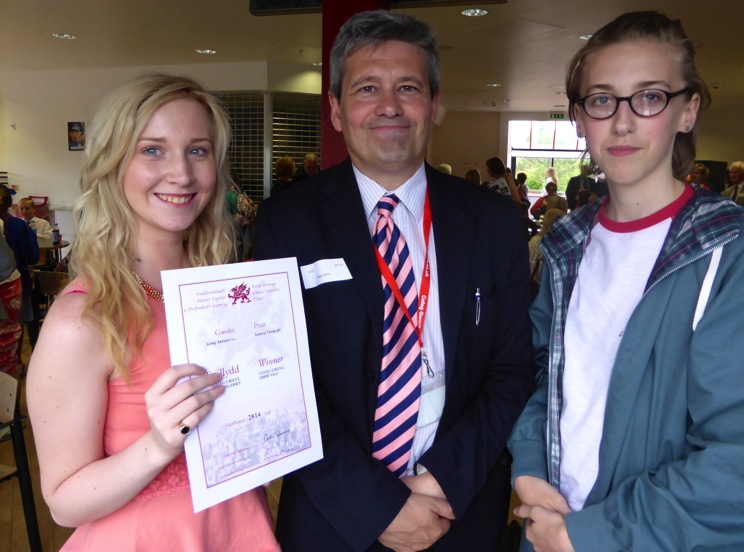 nnah Beal, Communications Executive, 01495 333543. 3.    Picture caption: Coleg Gwent history lecturer Professor Russell Deacon with AS Level History students Megan Jones (left) and Louis Norman (right)