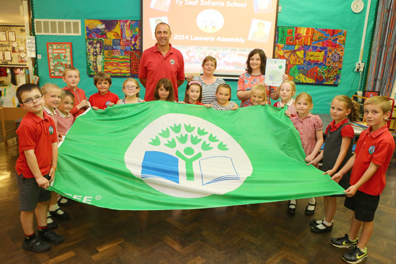 Ty Isaf Infants & Nursery School pupils are pictured with Keep Wales Tidy Officer Matthew Bunt, Mrs Carol Cooke and Headteacher Mrs Elizabeth Bain