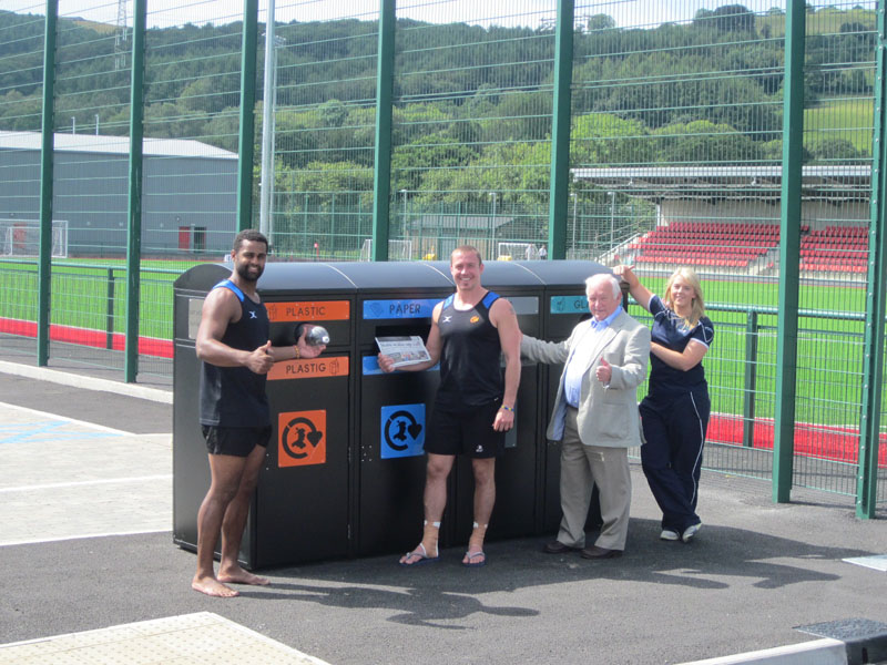 Aled Brew and Richie Rees from Newport Gwent Dragons, Cllr Dave Poole, CCBC Cabinet Member for Community and Leisure Services, and Anna Davies, CCBC Sport and Leisure Services