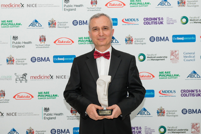 Dr Orhan Uzun with his award