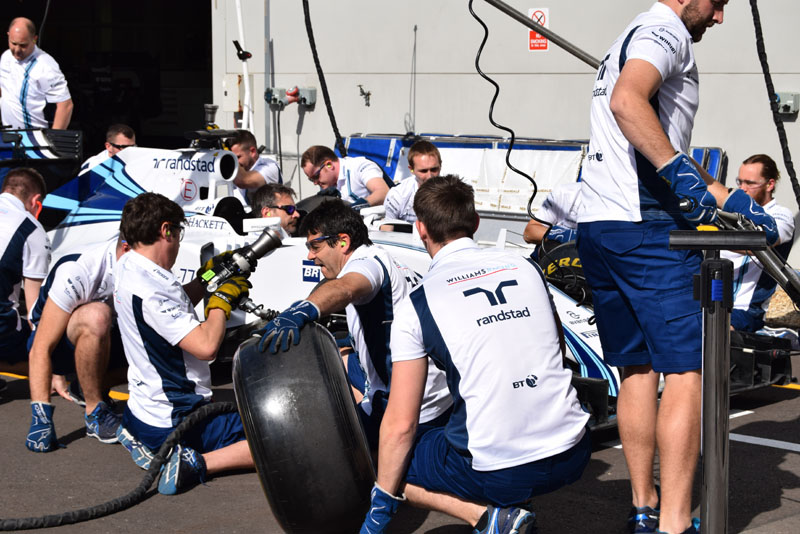 Williams pit team carrying out a pitstop practice