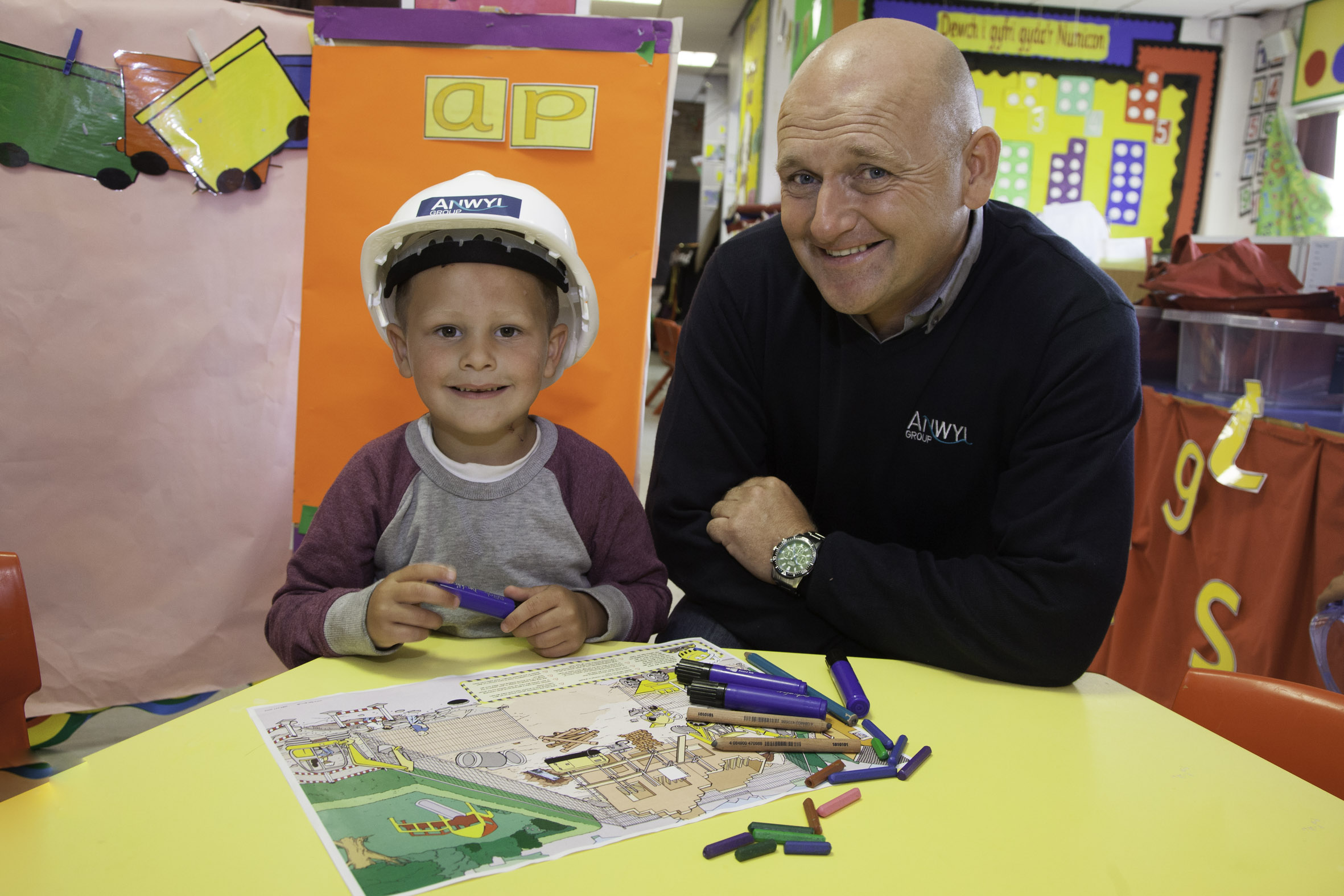 Anwyl  visit to Ysgol Eifion Wyn, Porthmadog to give  safety talks and hazard spotting games. Pictured enjoying the hazard spotting game is pupil Jay Humphreys with Anwyl site manager Huw Hughes.