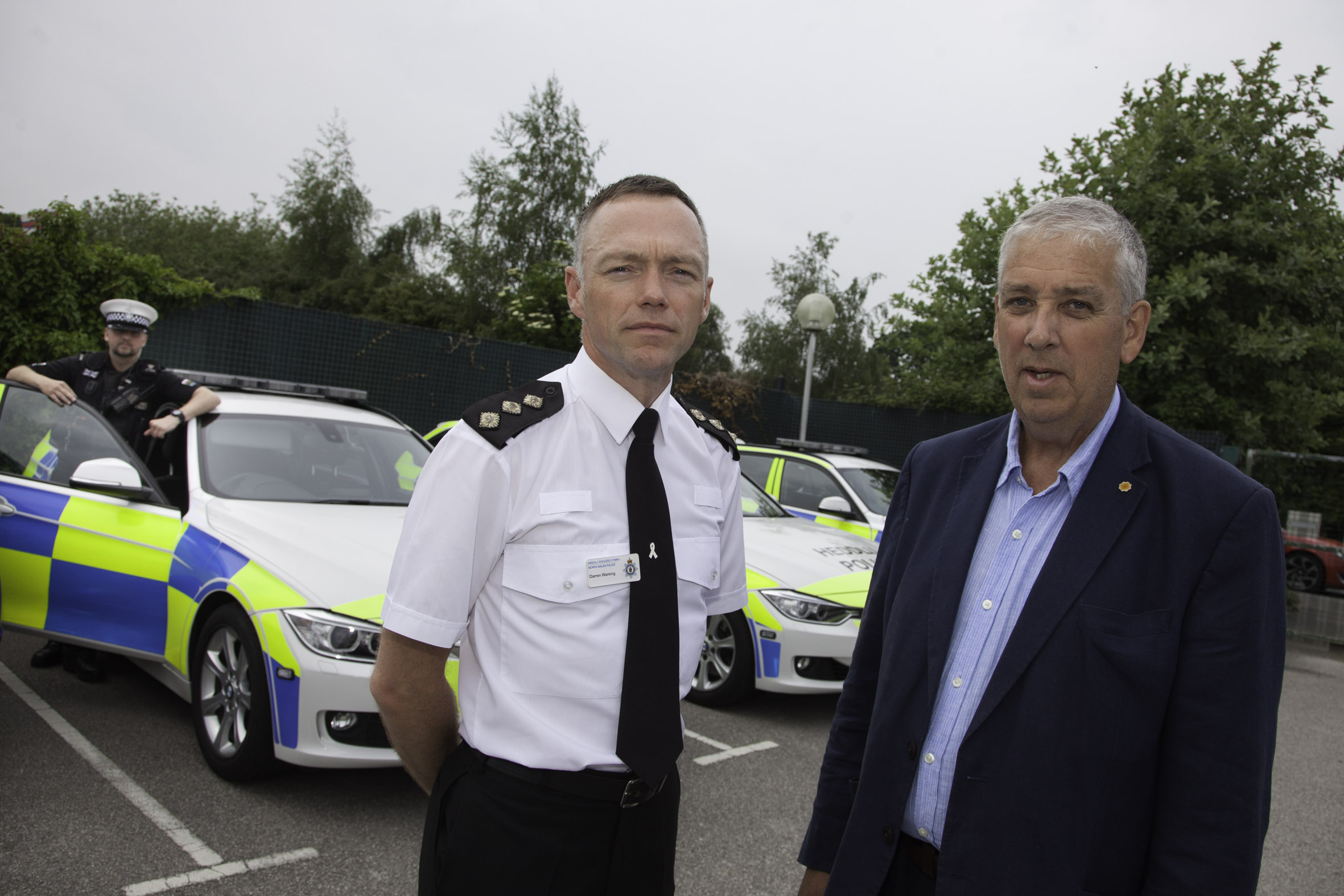 PCC  Arfon Jones at Roads Policing Unit in St Asaph. Pictured  are Chief Inspector Darren Wareing  and Police and Crime Commissioner  Arfon Jones  with PC 2766 Daniel Edwards.