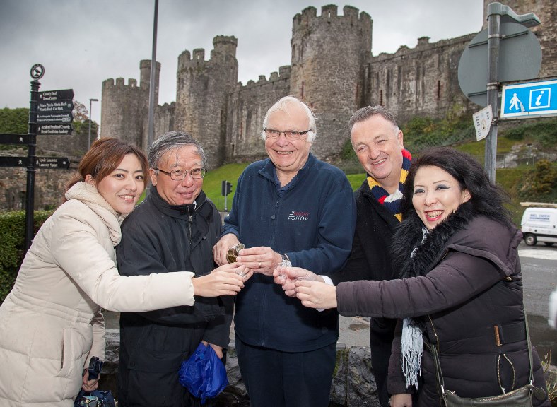 A Group of Japanese Tourers visit Conwy with a guided tour with North Wales Tourism. Pictured: Toby Tunstall from the Knight Shop (centre) and Jim James from North Wales Tourism along with visitors Sayaka Eda, Akihiko Hosaka and Ayumi Takahashi sample some Mead